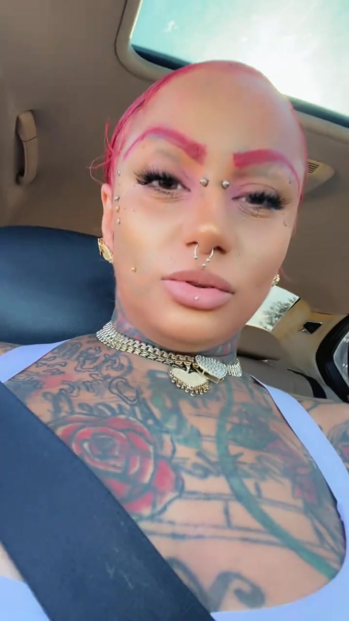 @BloodyRose_brooklyn_bitch