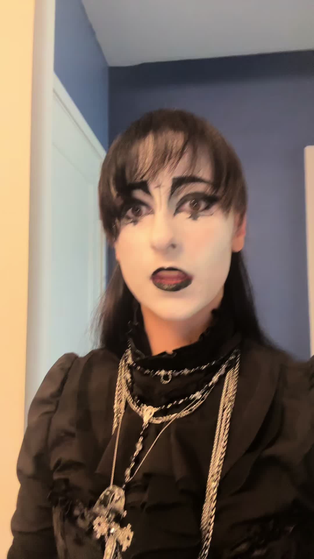 @rox 🖤🦇🥀
