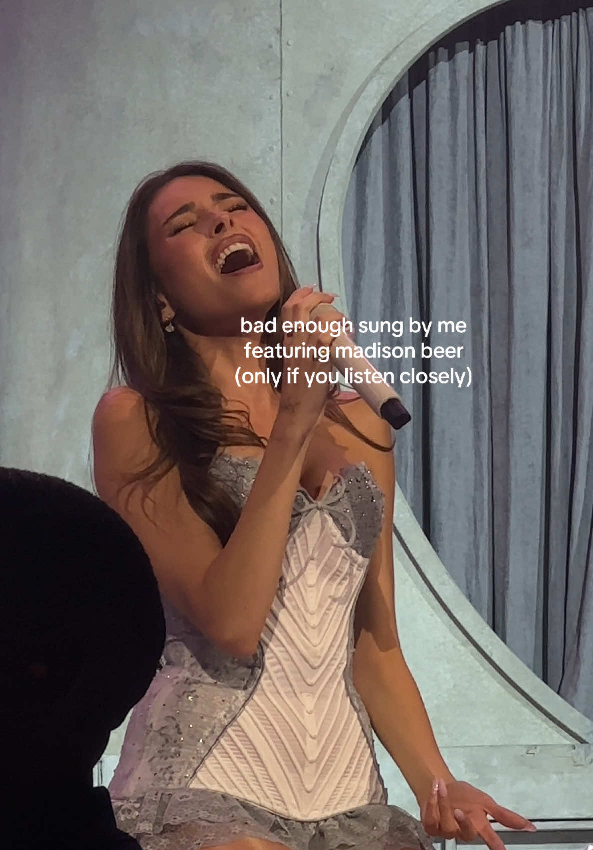 @bella