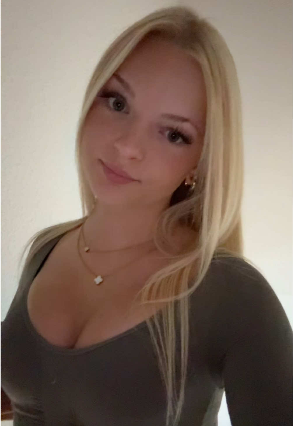 @👸🏼