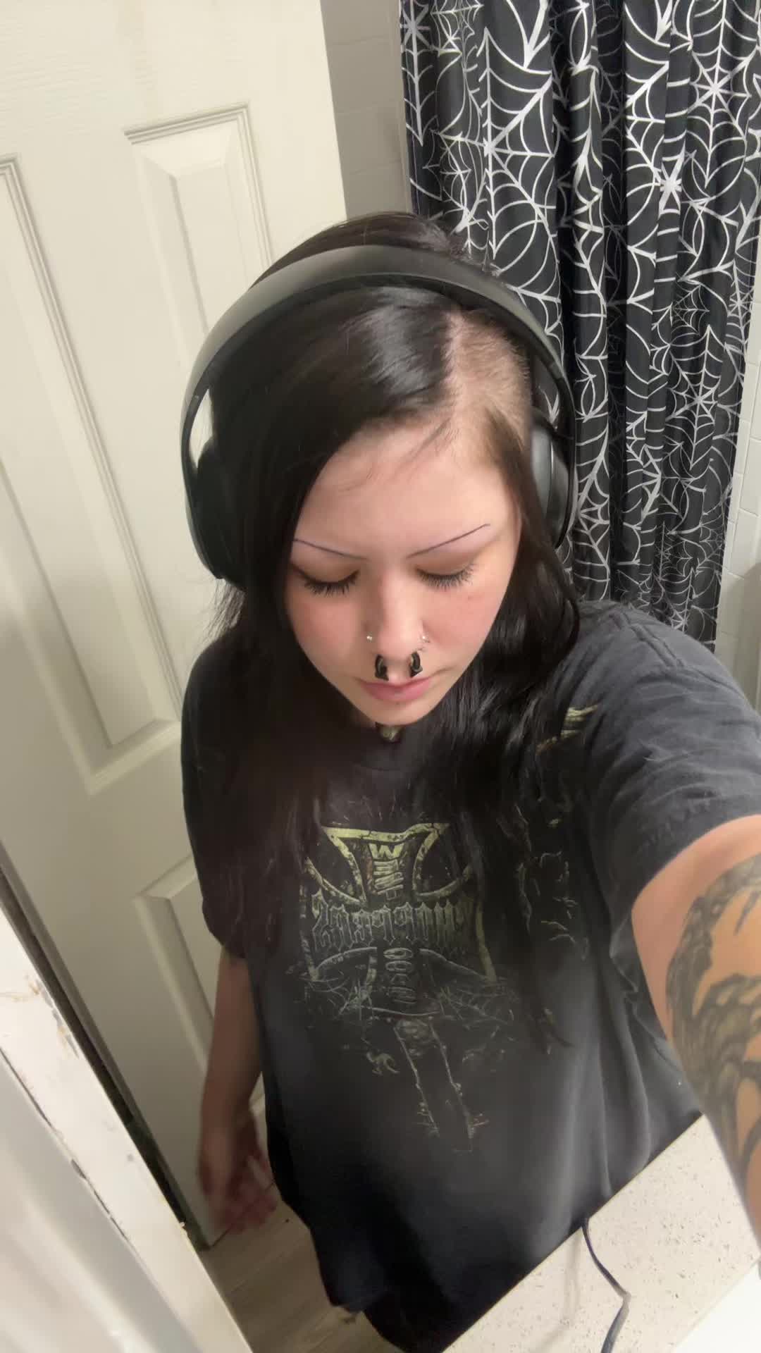@aja 🧟&zwj;♀️