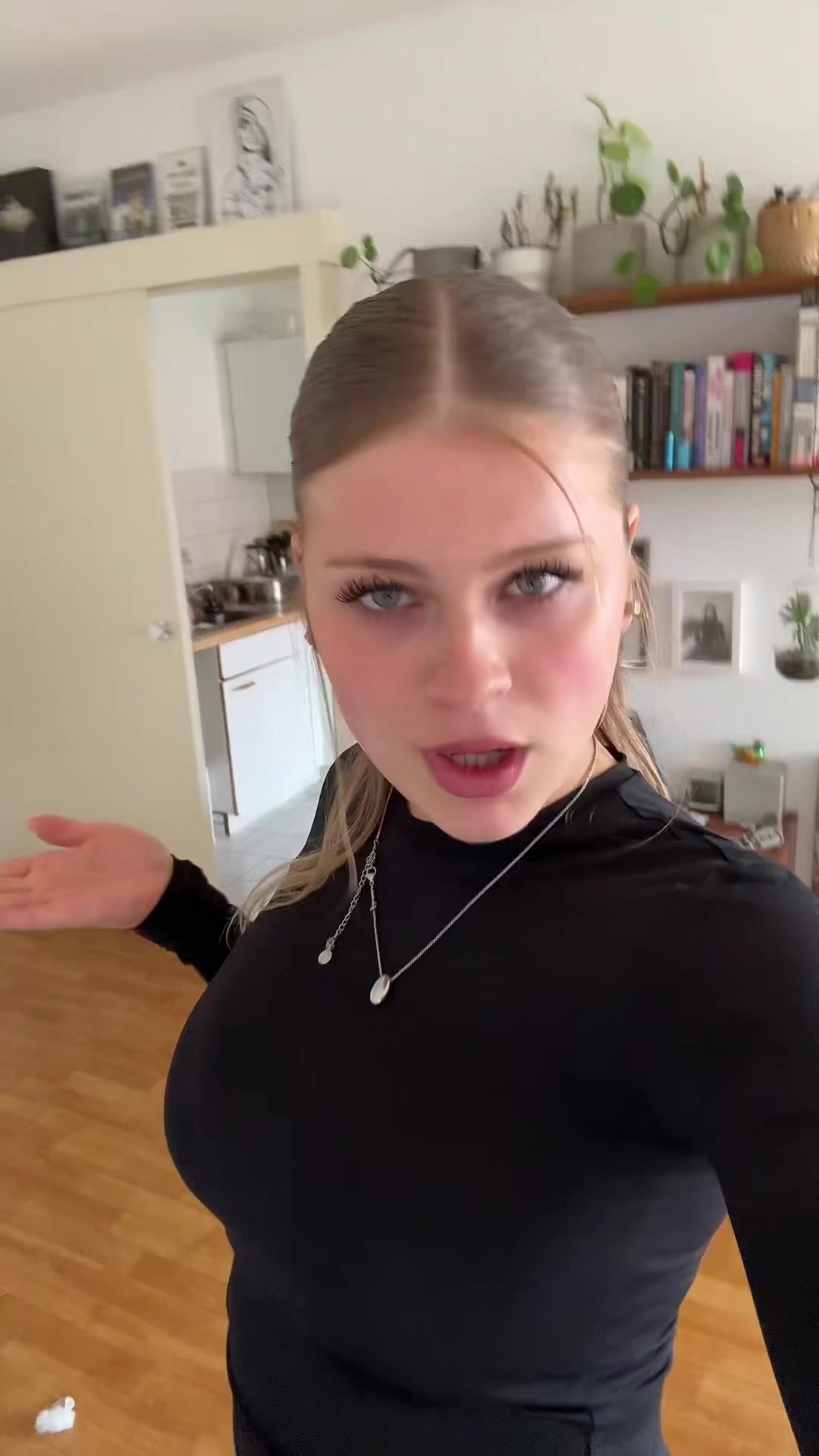 @miaelektra