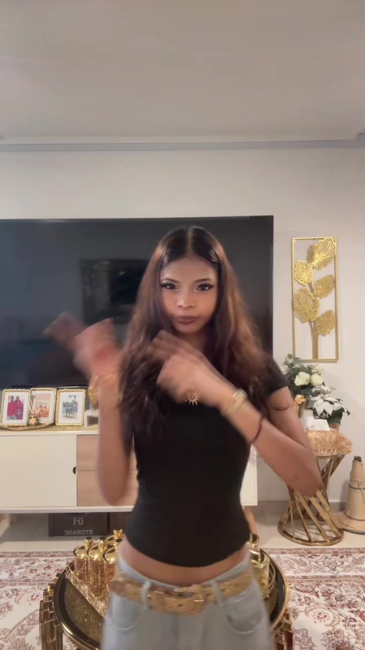 @ᥫ᭡.