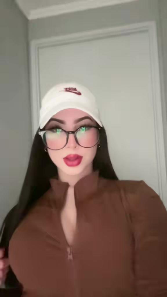 @Ashley Valentina💕