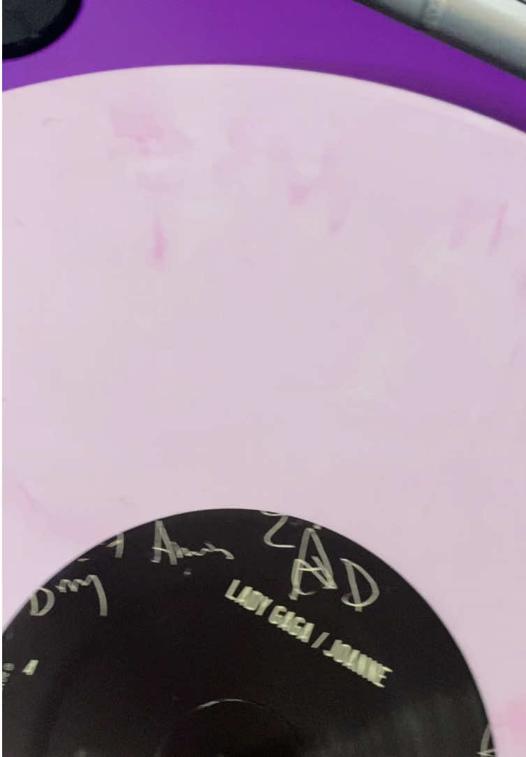 @Amber || Vinyl Collector☁️