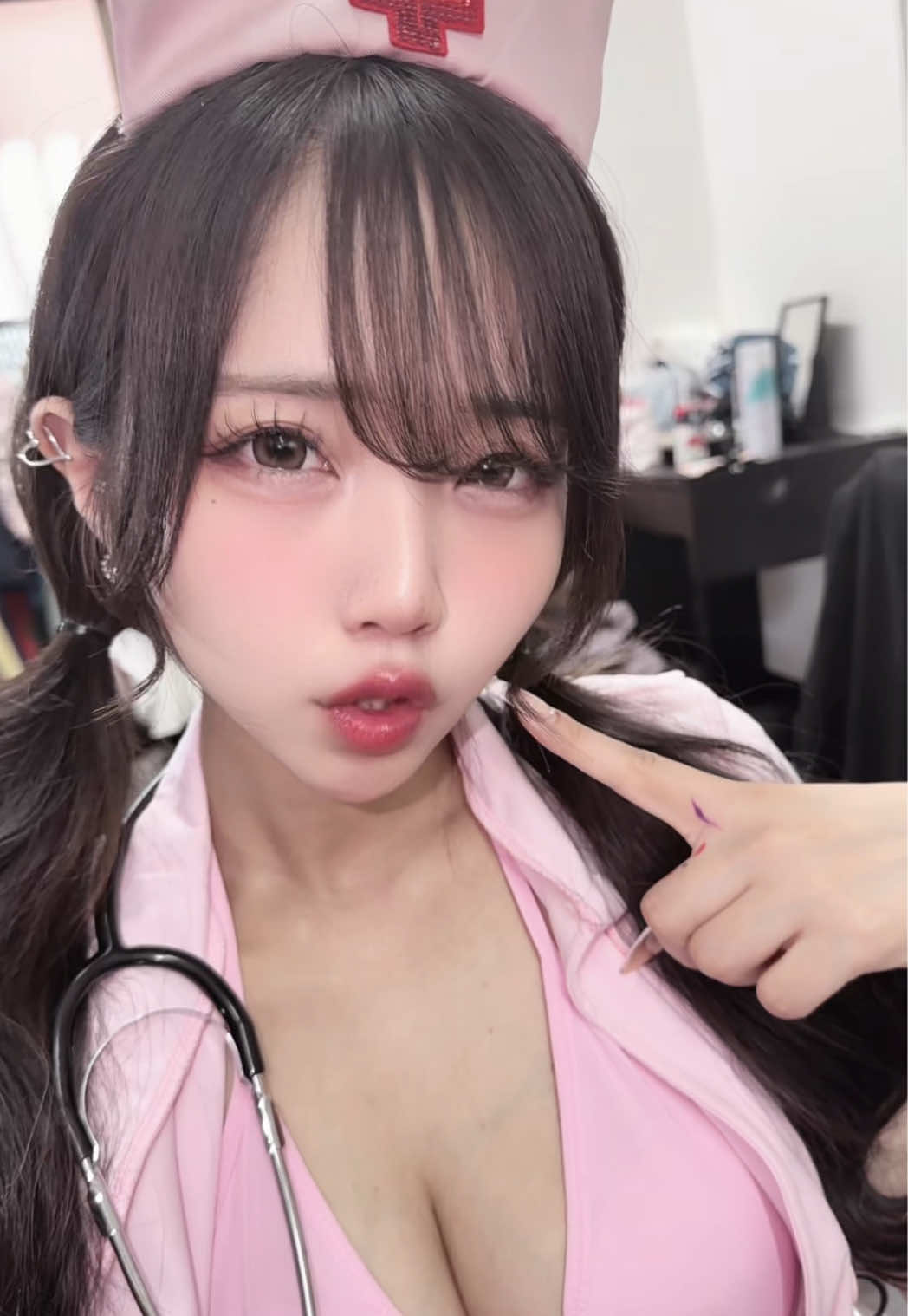 @えま