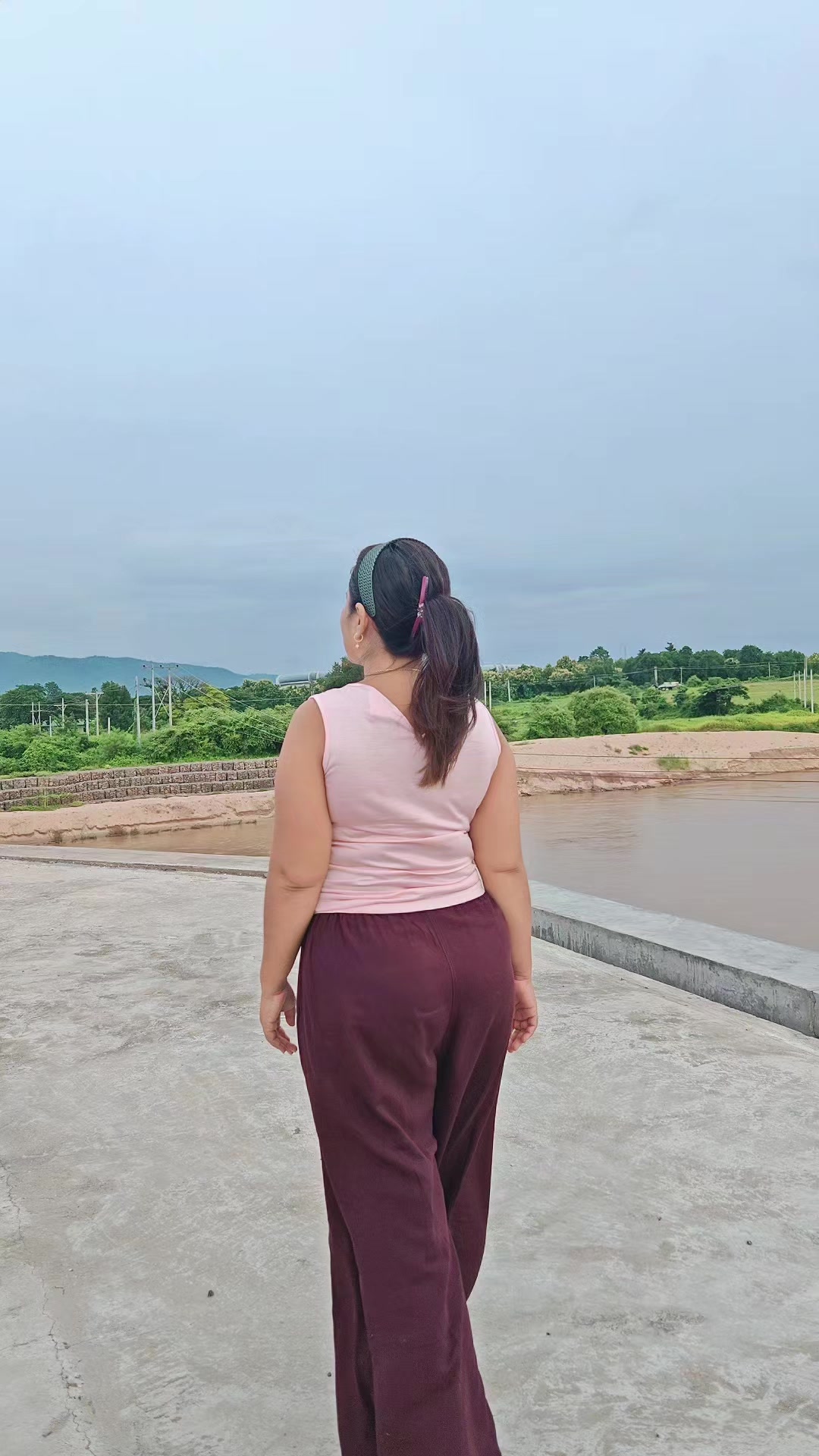 @Song Laypyay Hnin (Official )