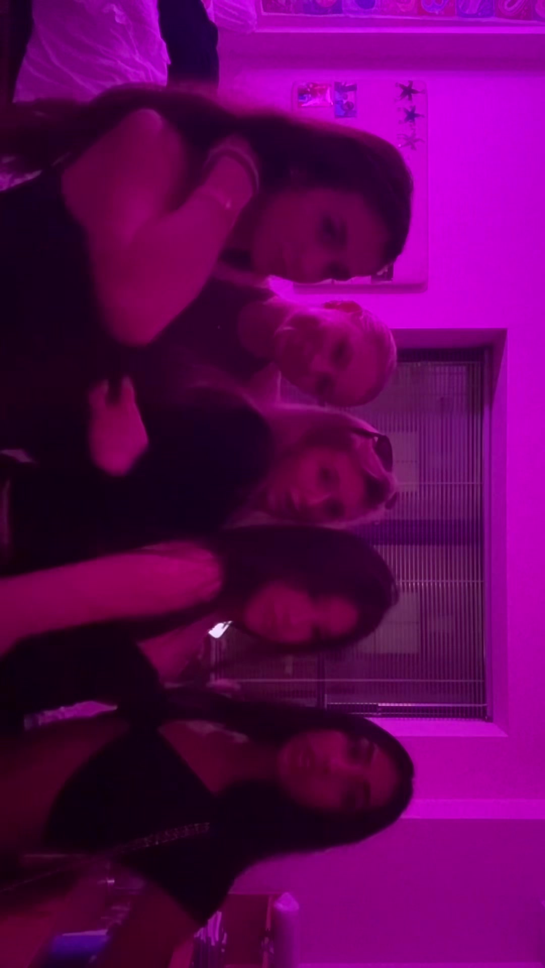 @isabella