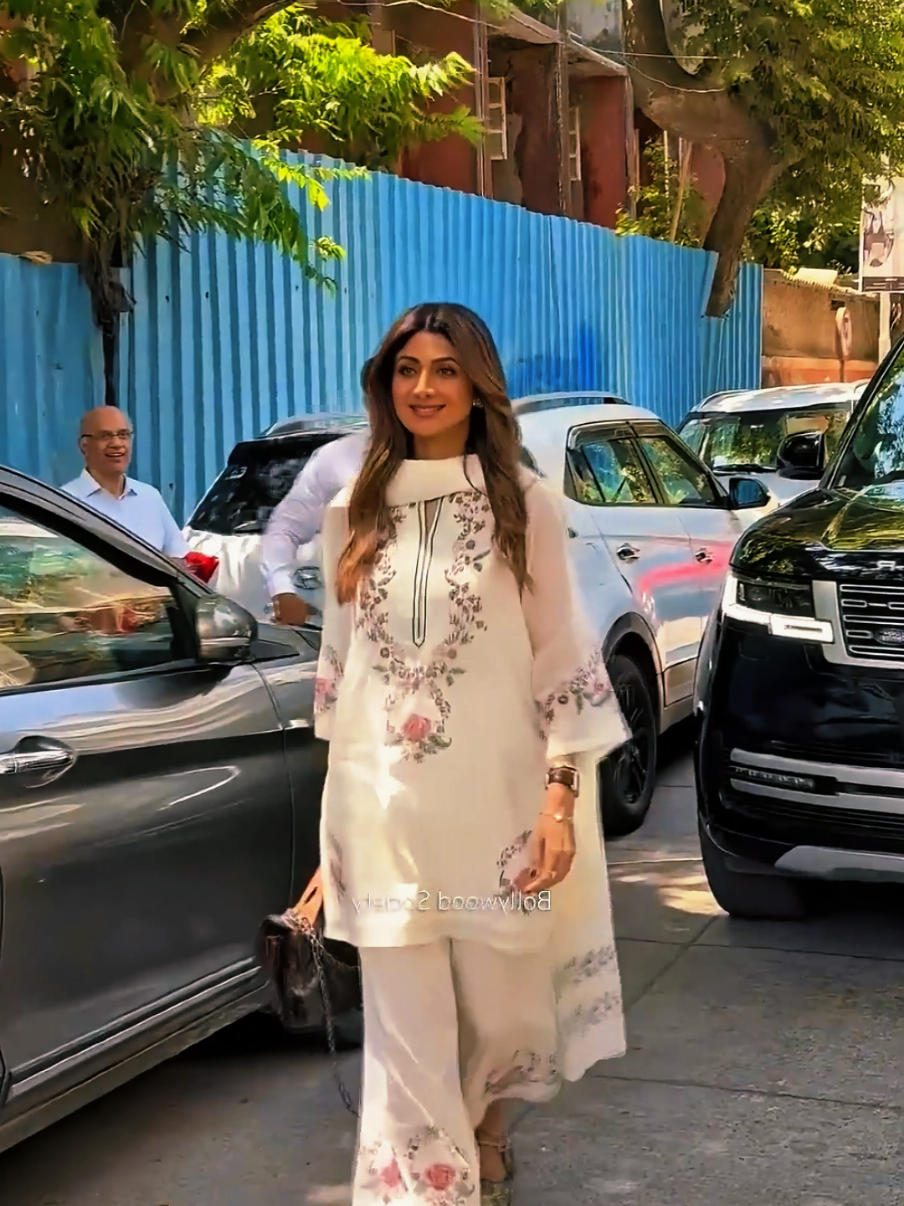 @kareena kapoor🇱🇷
