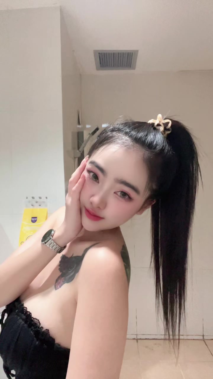 @Praewwee