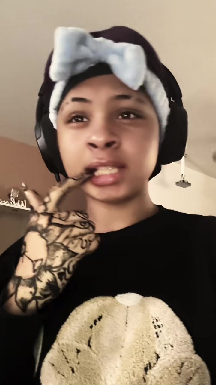 @🤨