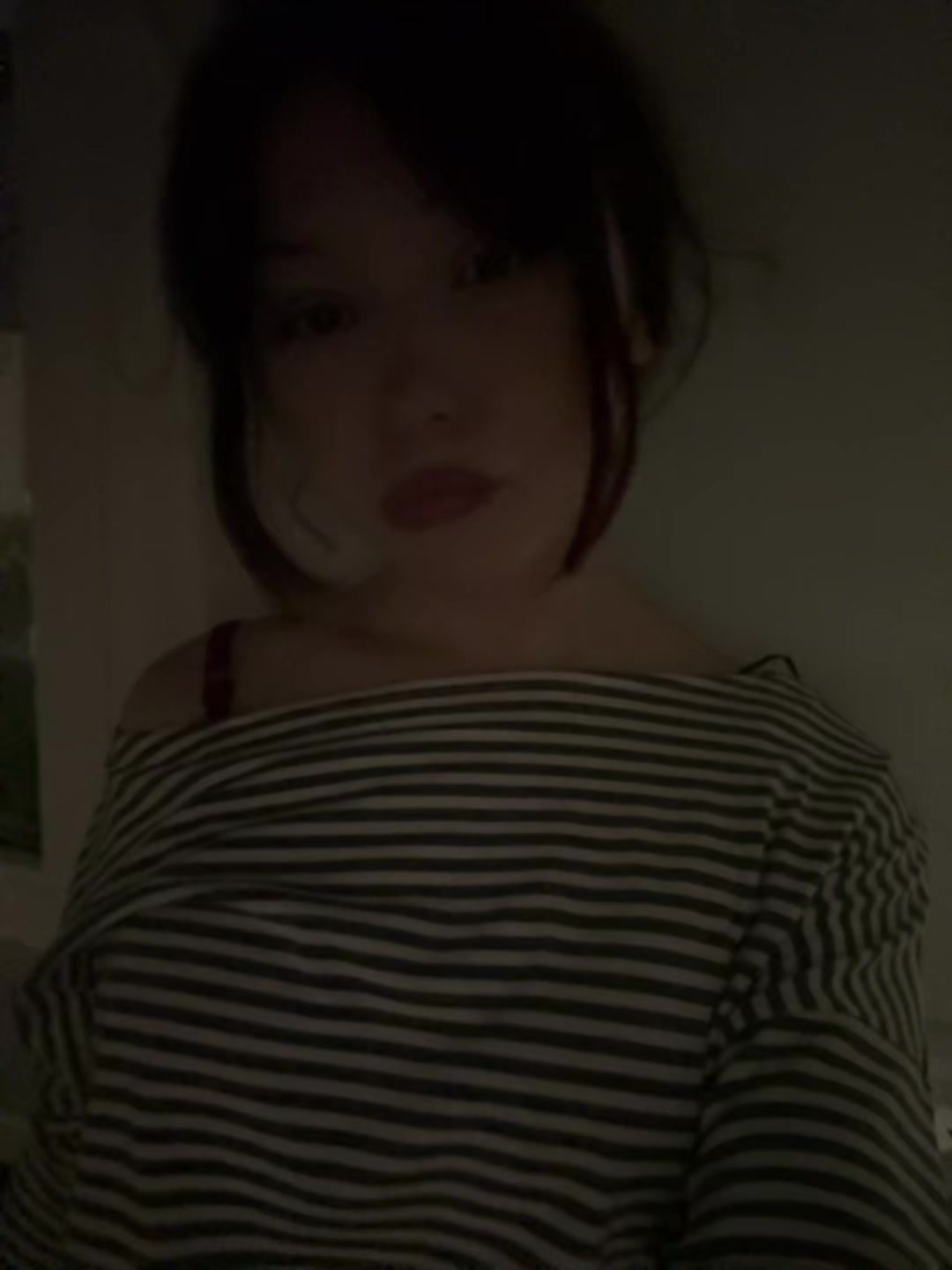 @👅