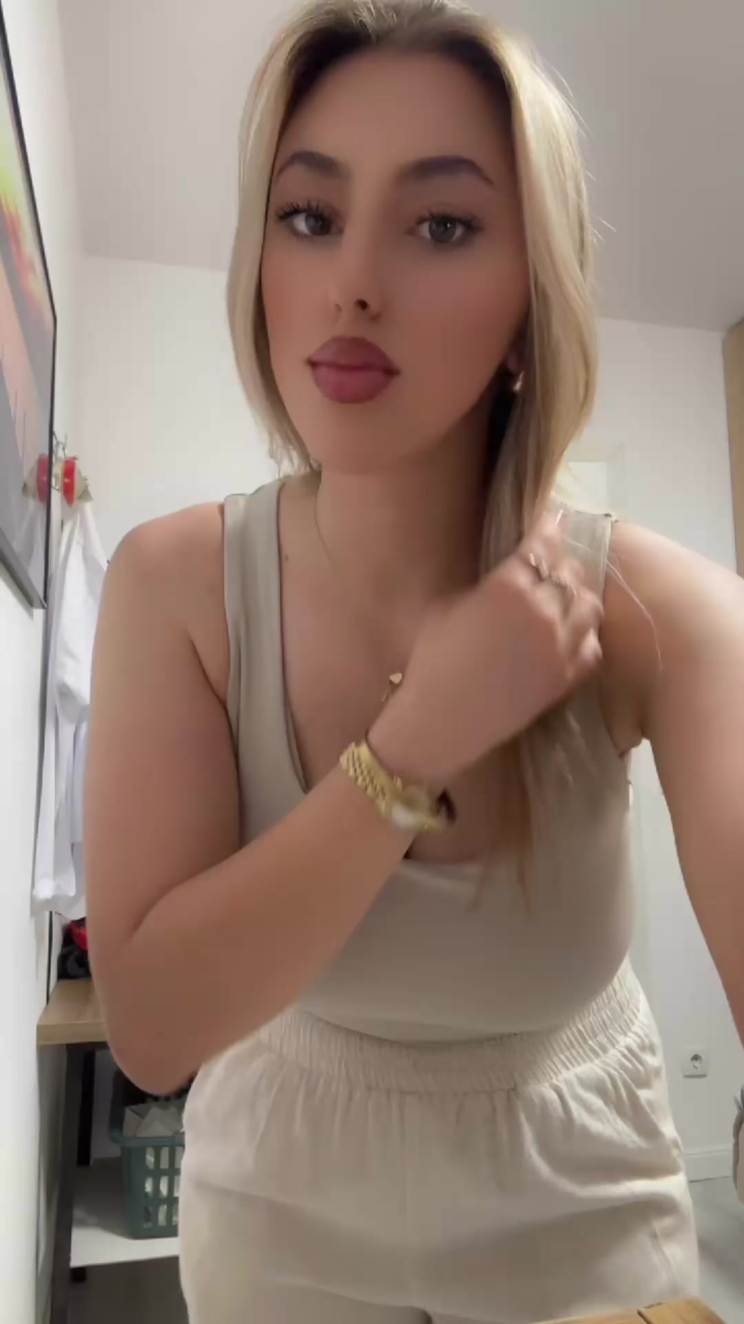 @𝐃𝐈𝐎𝐍𝐀 𝐇𝐀𝐉𝐑𝐈𝐙𝐈