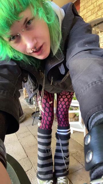 @imthegremlininurwalls🧍