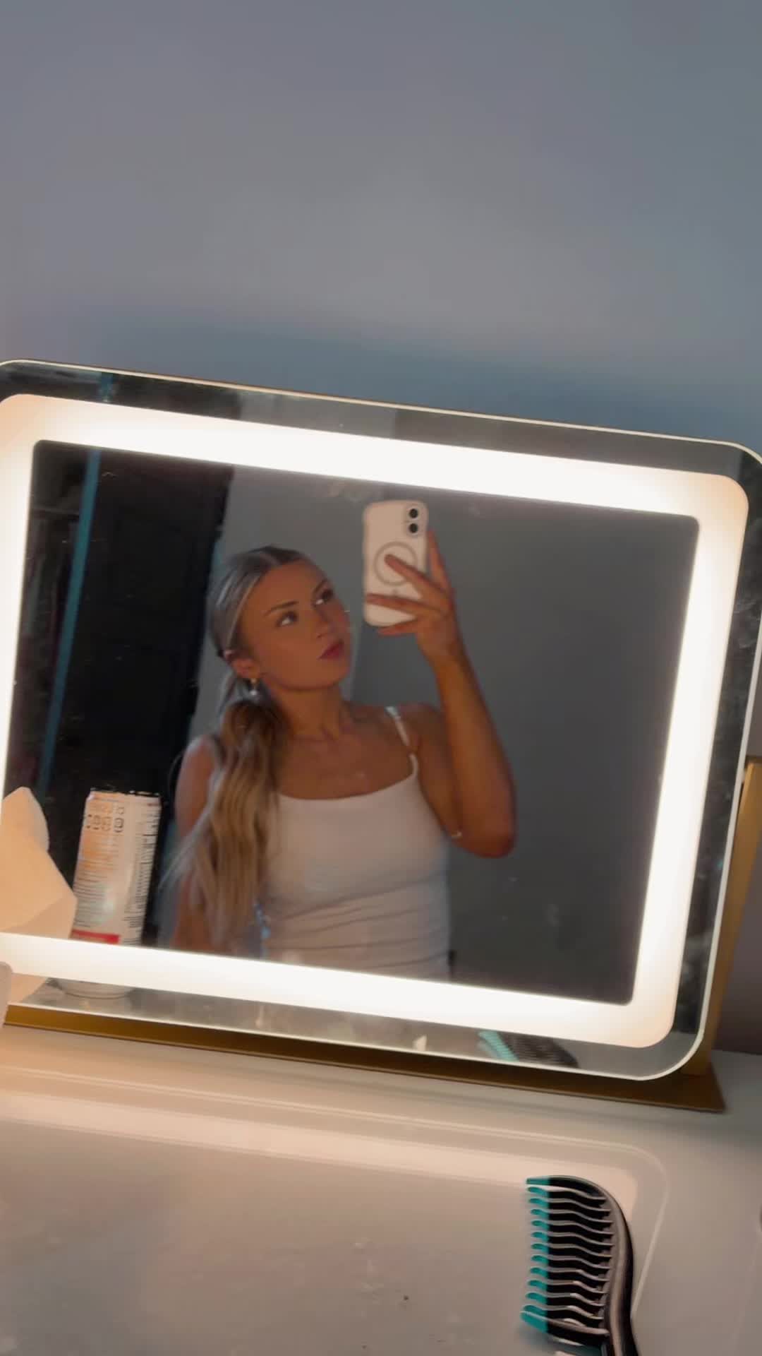 @vanessa.rae.adams