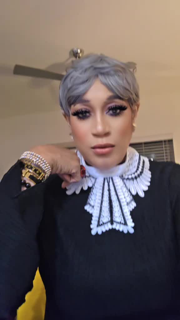 @Demi