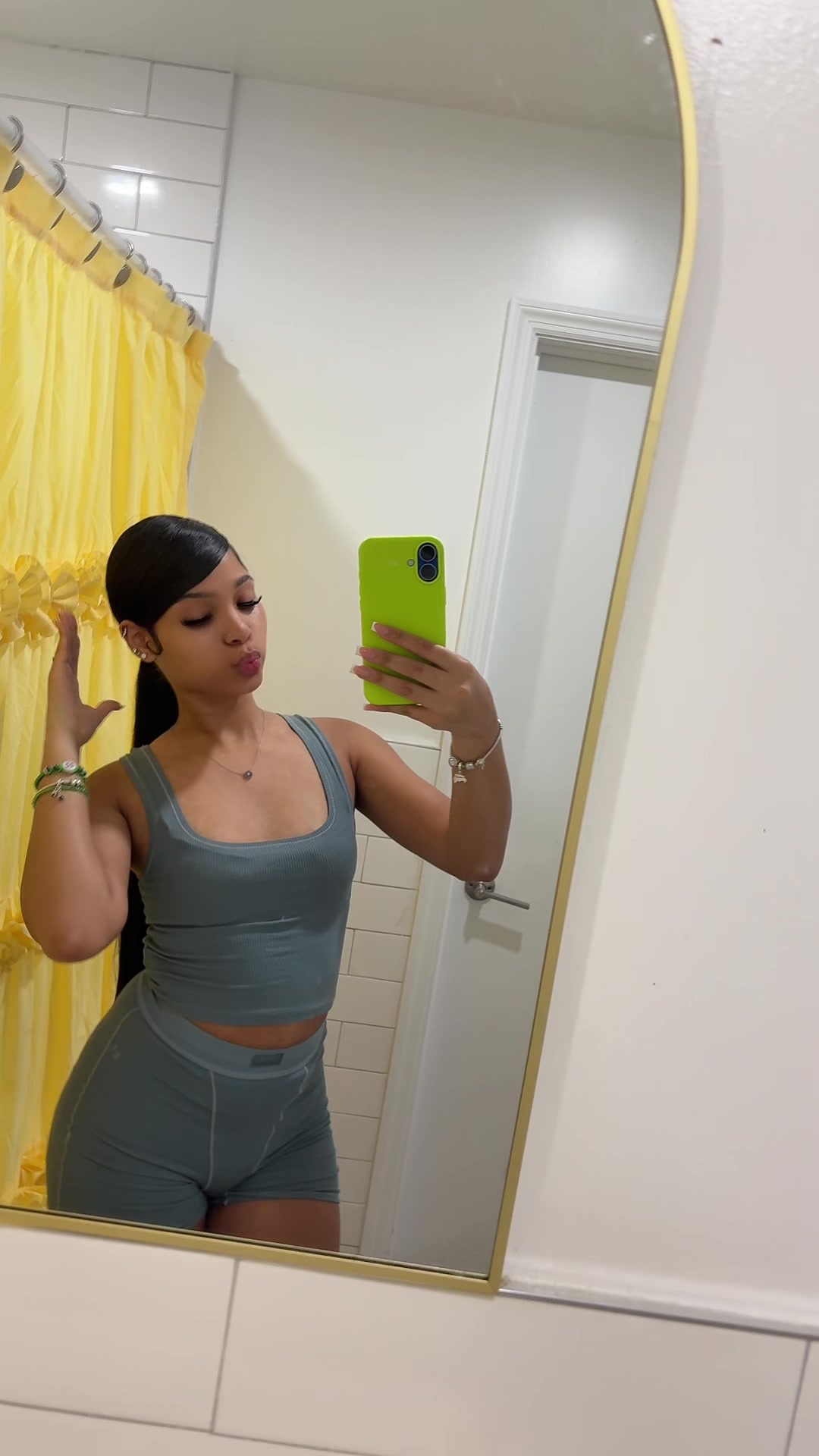 @LizzyB💚