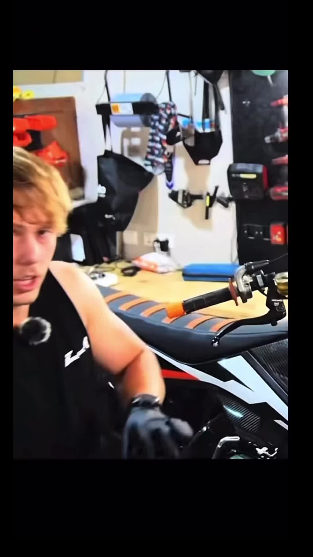 @Chriss
