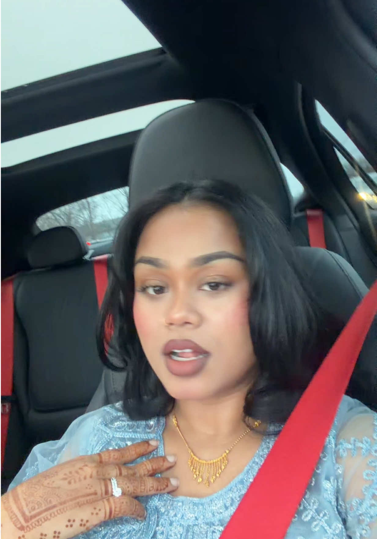 @Monii