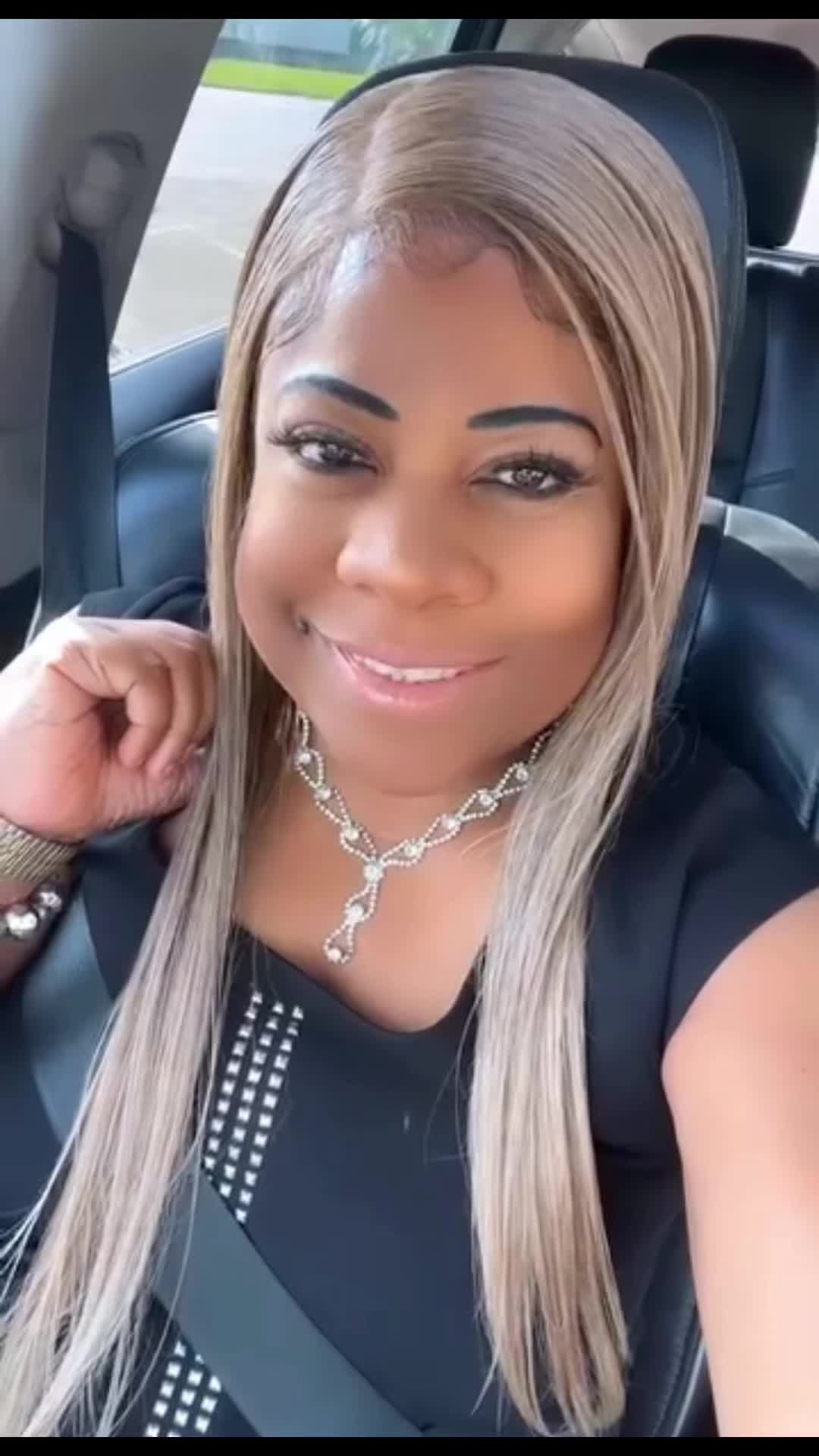 @mrsqueenzz2