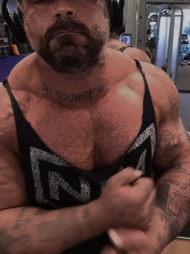 @Flesh_artist_1985