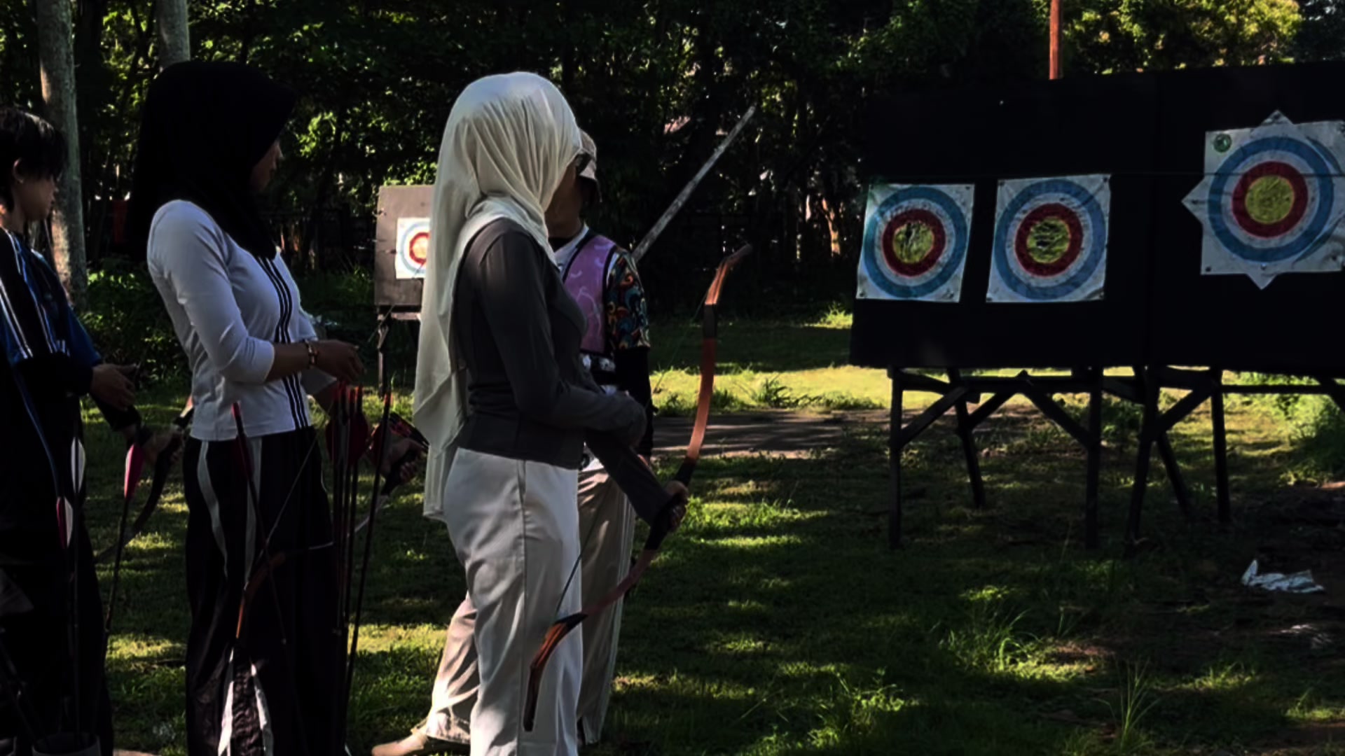 @uwi~