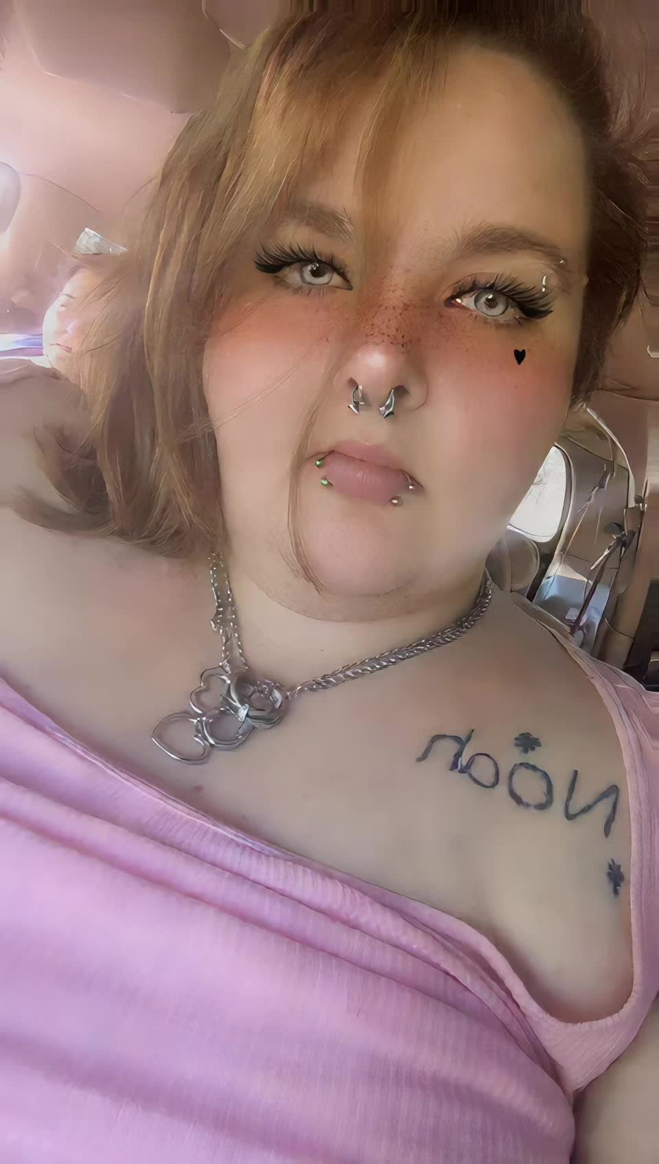 @Wolf_Queen