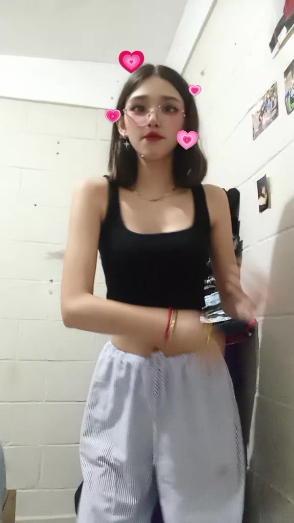 @renata_