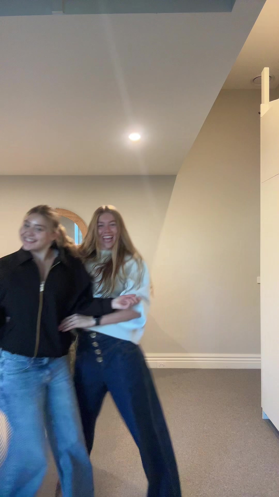 @miaagross