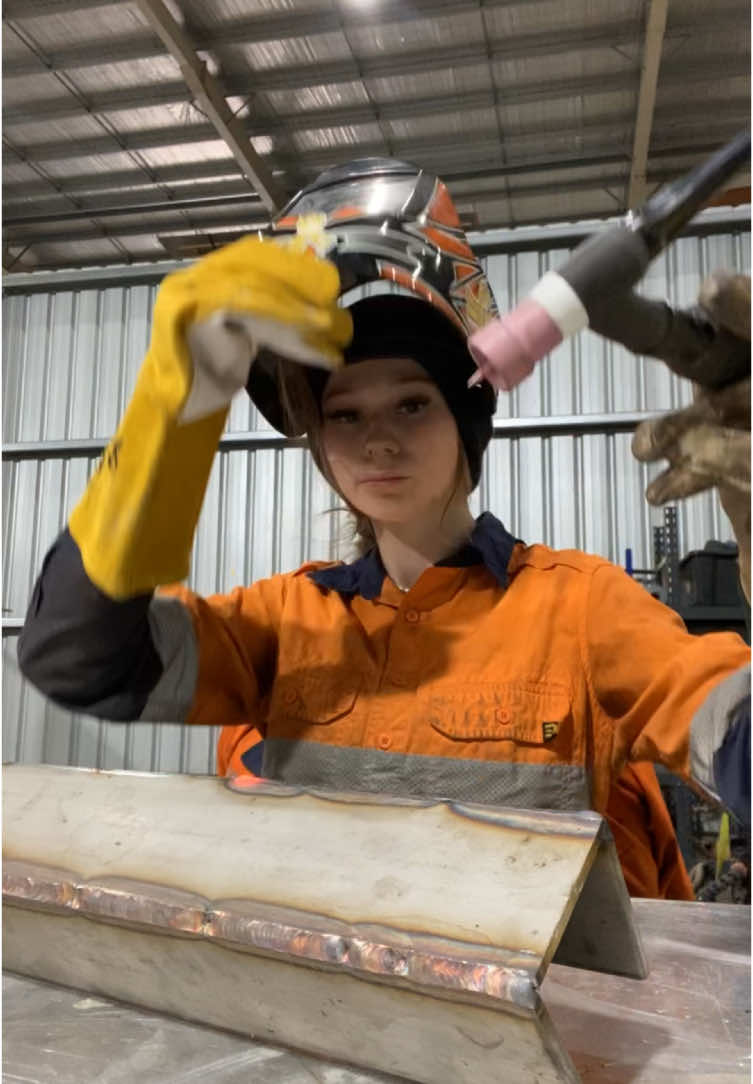 @itsizzywelds