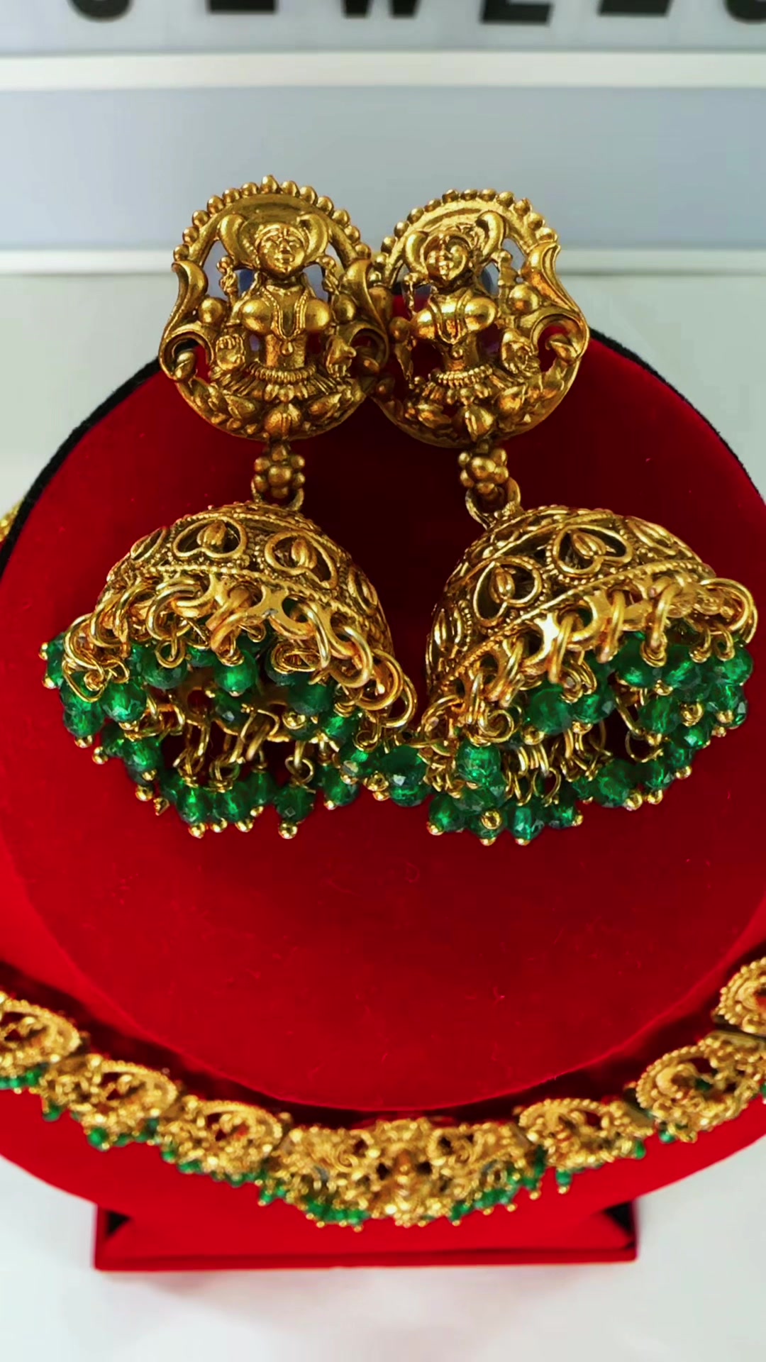 @Lavish Jewels