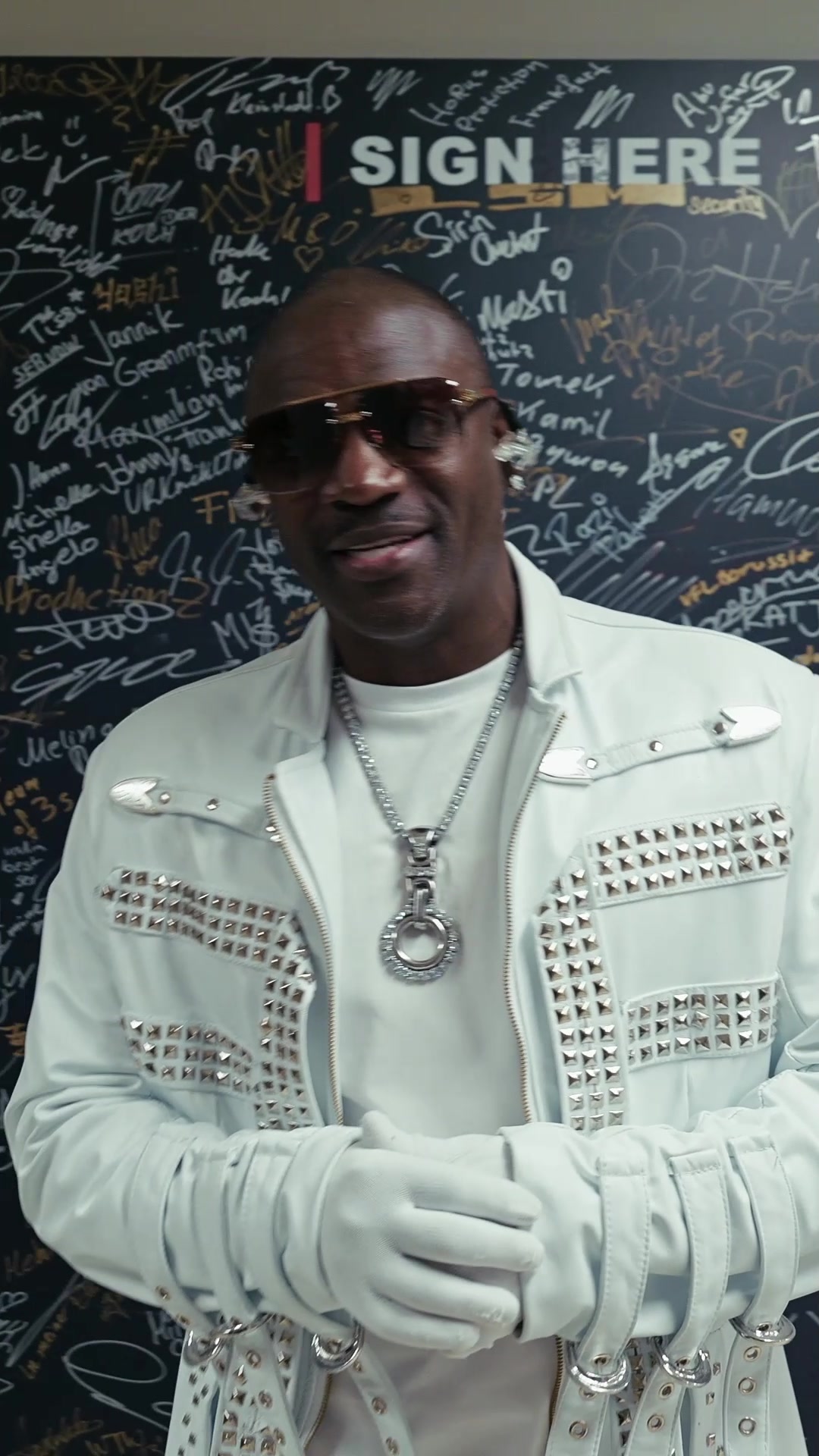 @AKON