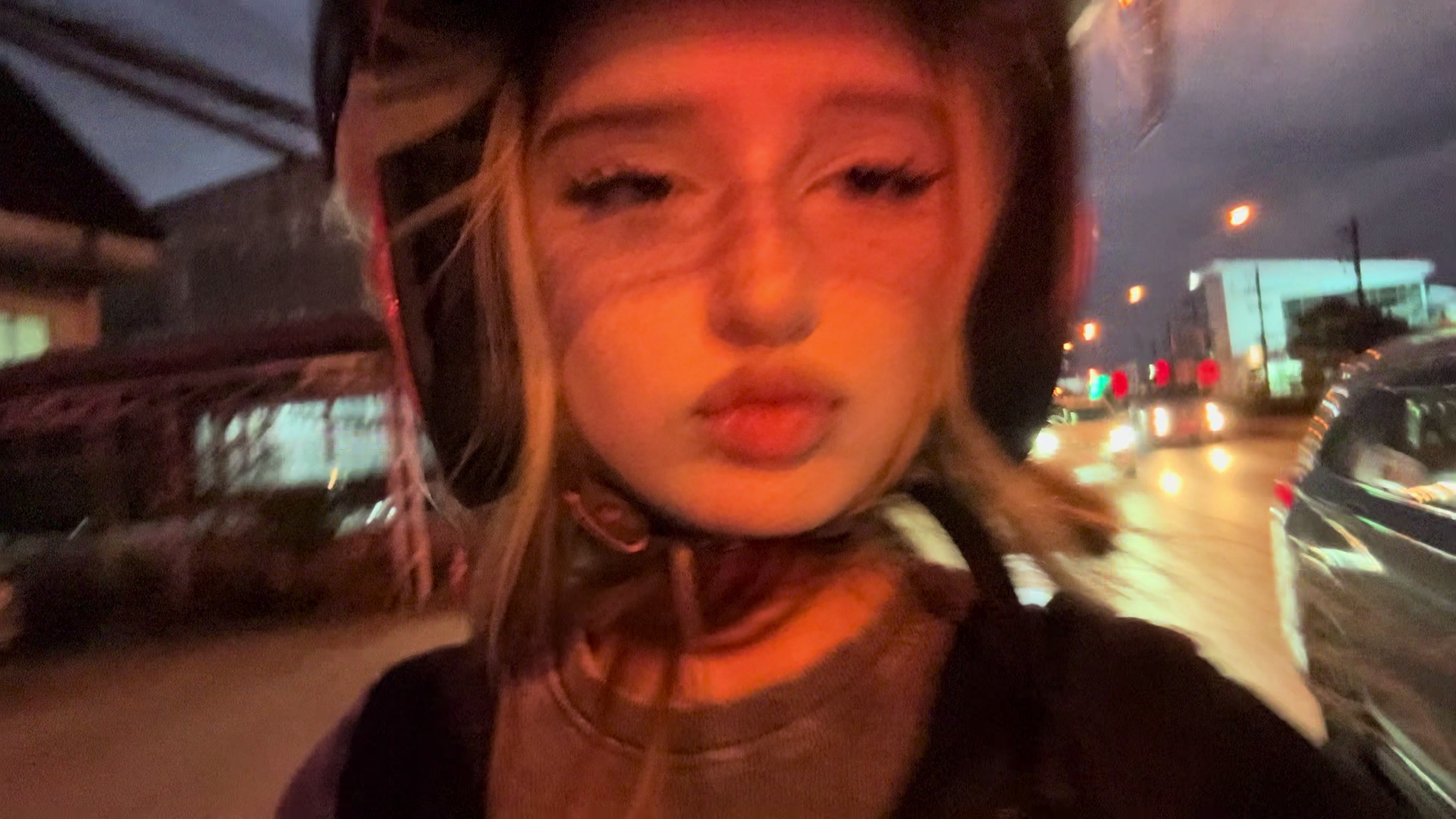 @Пчела