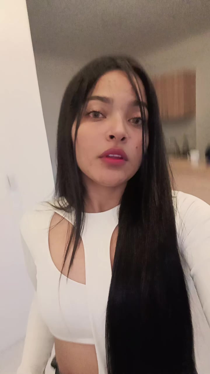 @Clau✨