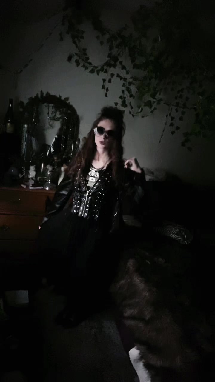 @Lizzilunaa