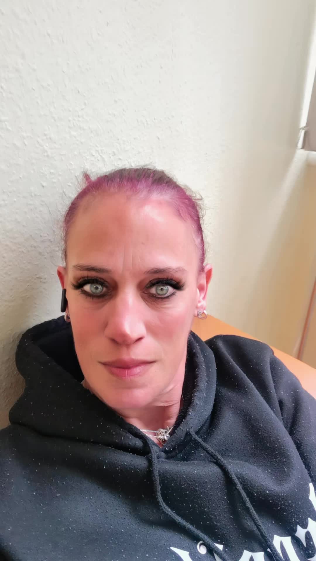 @trischa