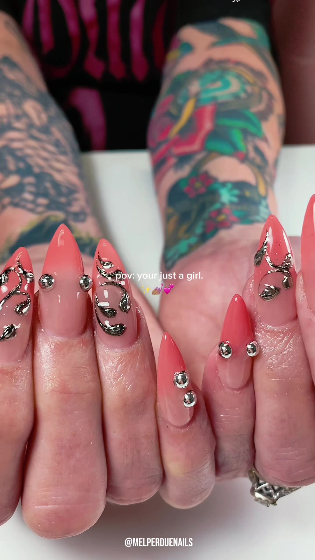 @Mel | Russian Manicurist