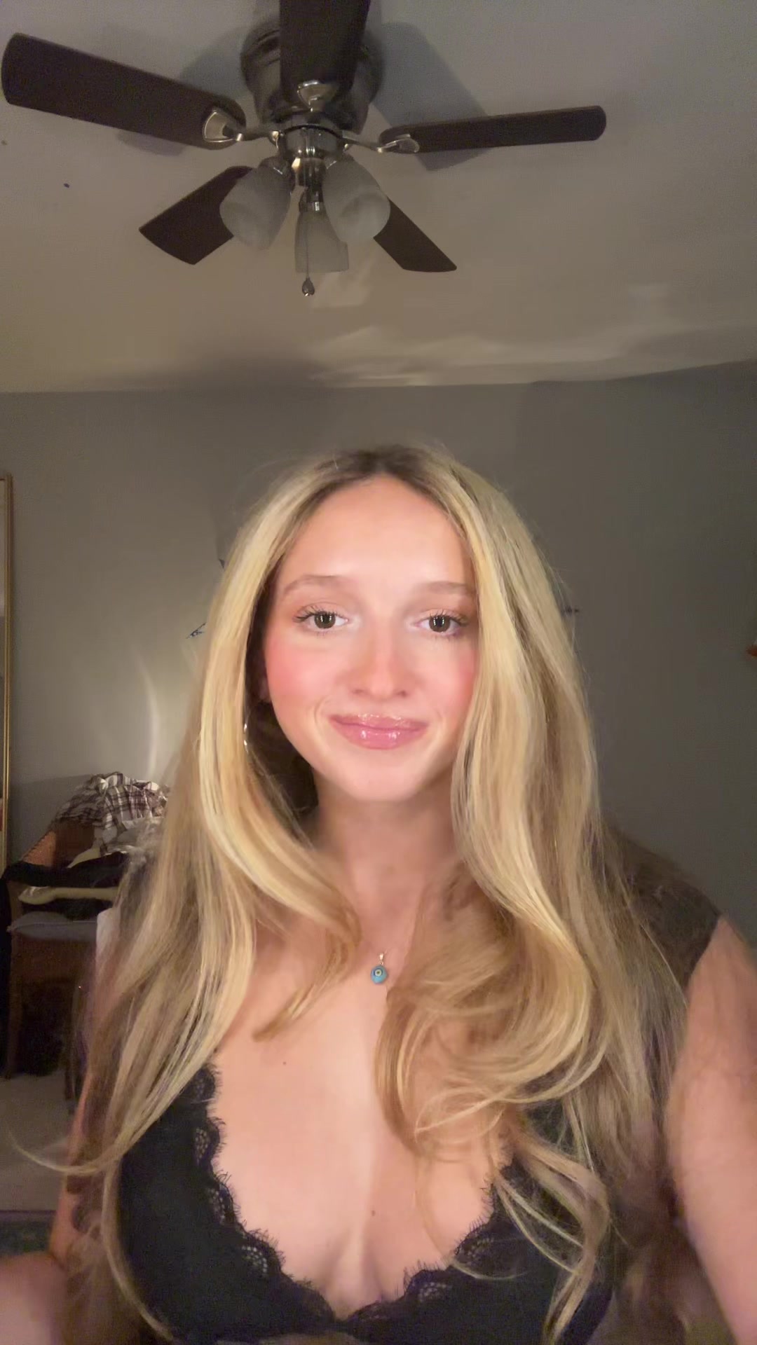 @Chloemangee