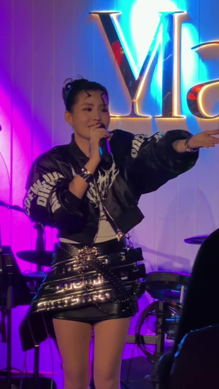 @ยุ่งยิ่ง กนกนันทน์(ʏʊռɢʏɨռɢ)🦋