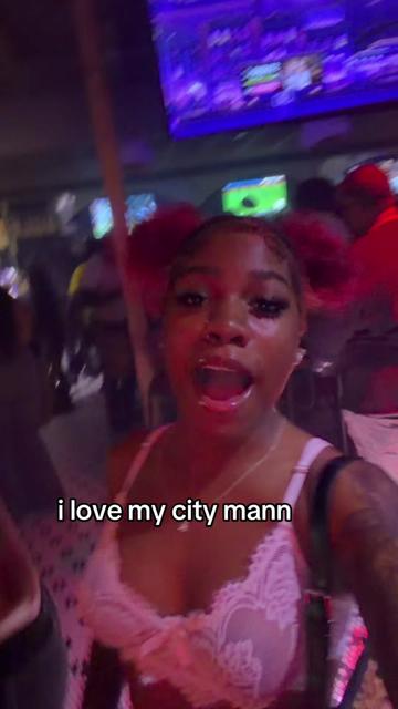 @👩🏾&zwj;❤️&zwj;💋&zwj;👩🏽