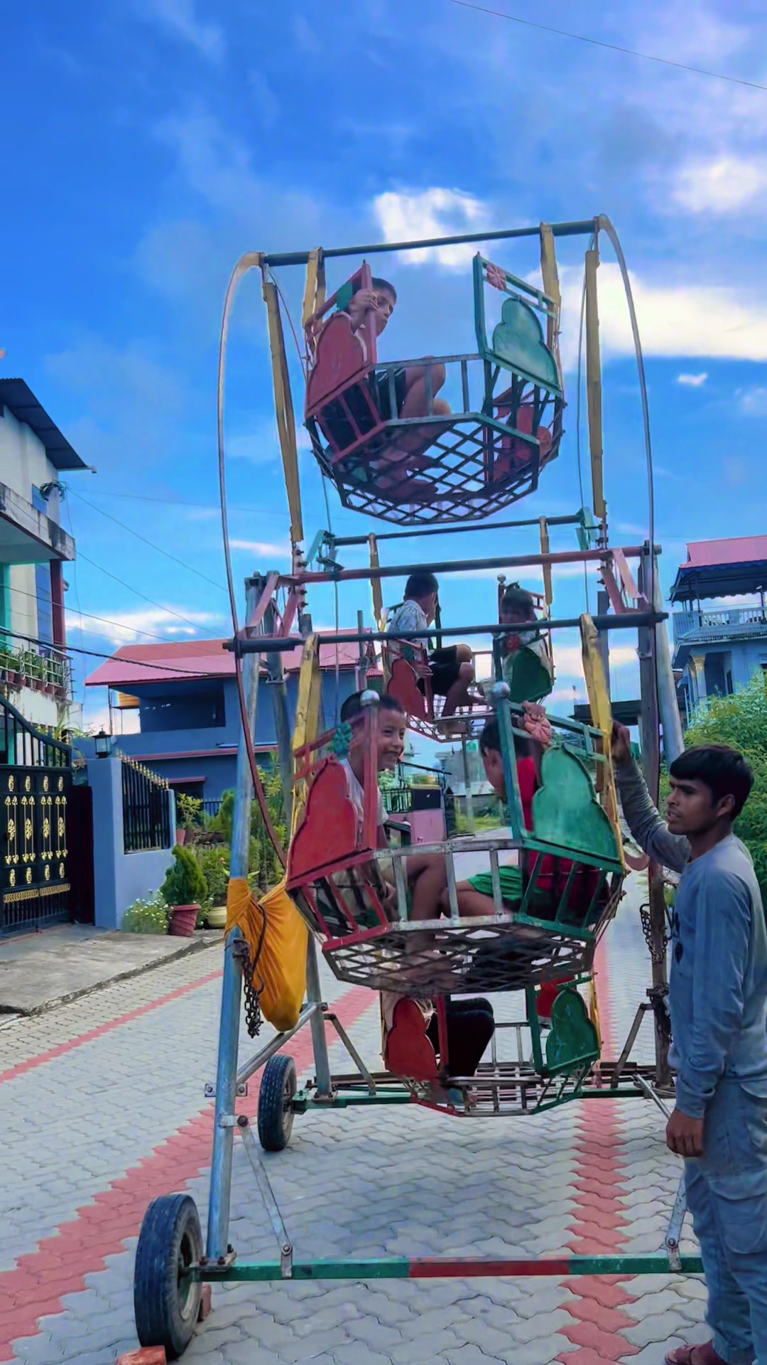 @मिना चम्लागाई