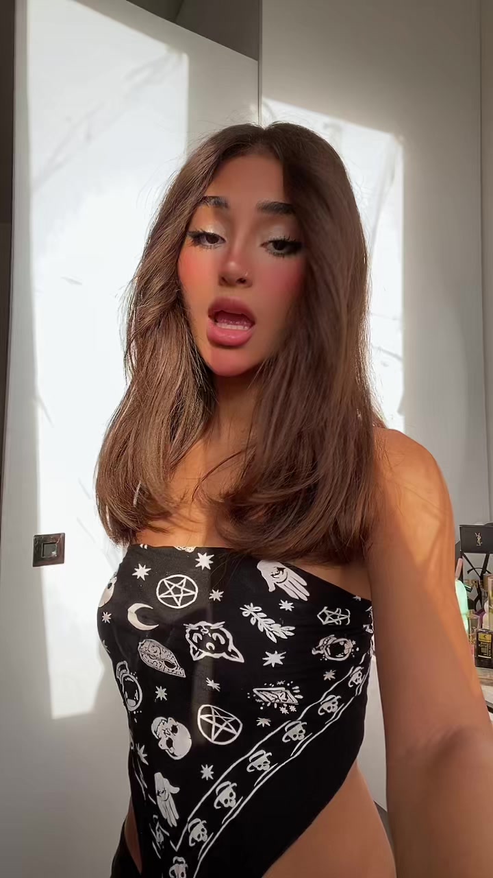 @hellenaslh