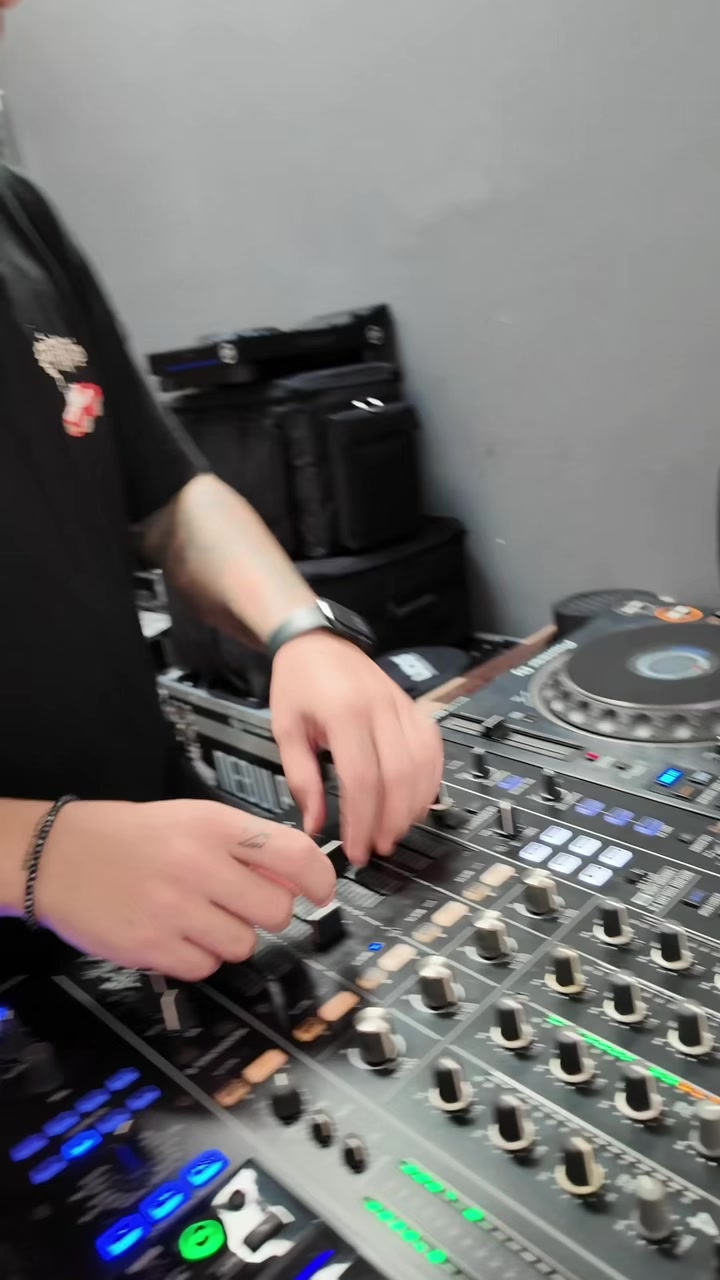 @MAXIESCURRA