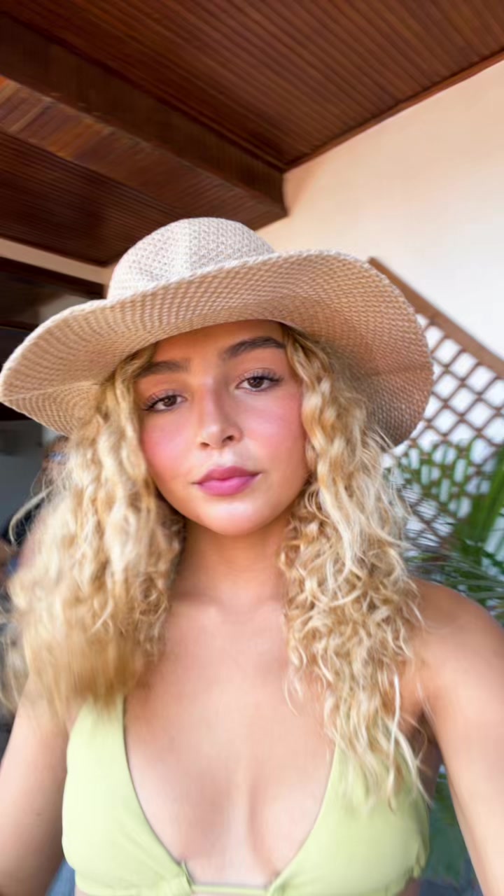 @Francescasurf_