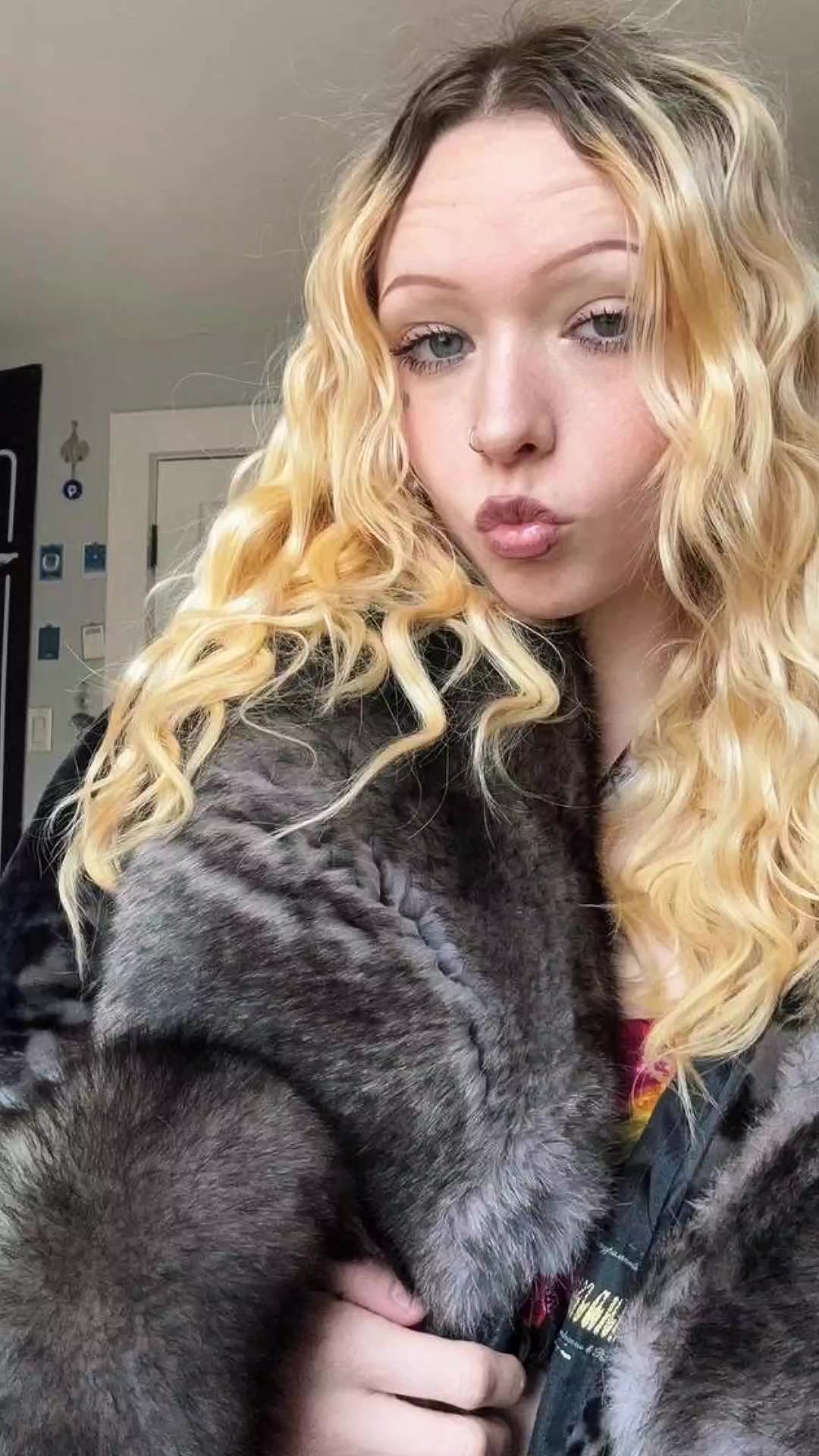 @Fur coat fans
