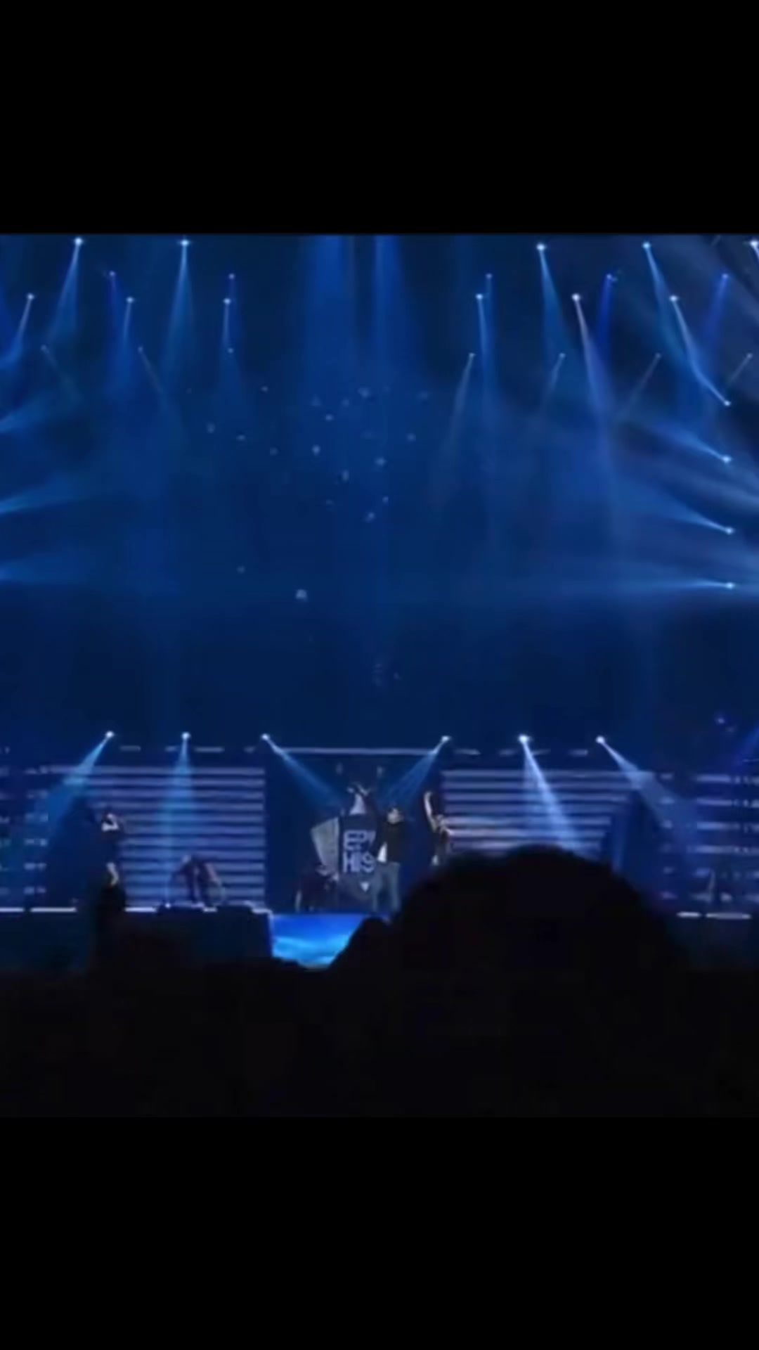 @2ne1
