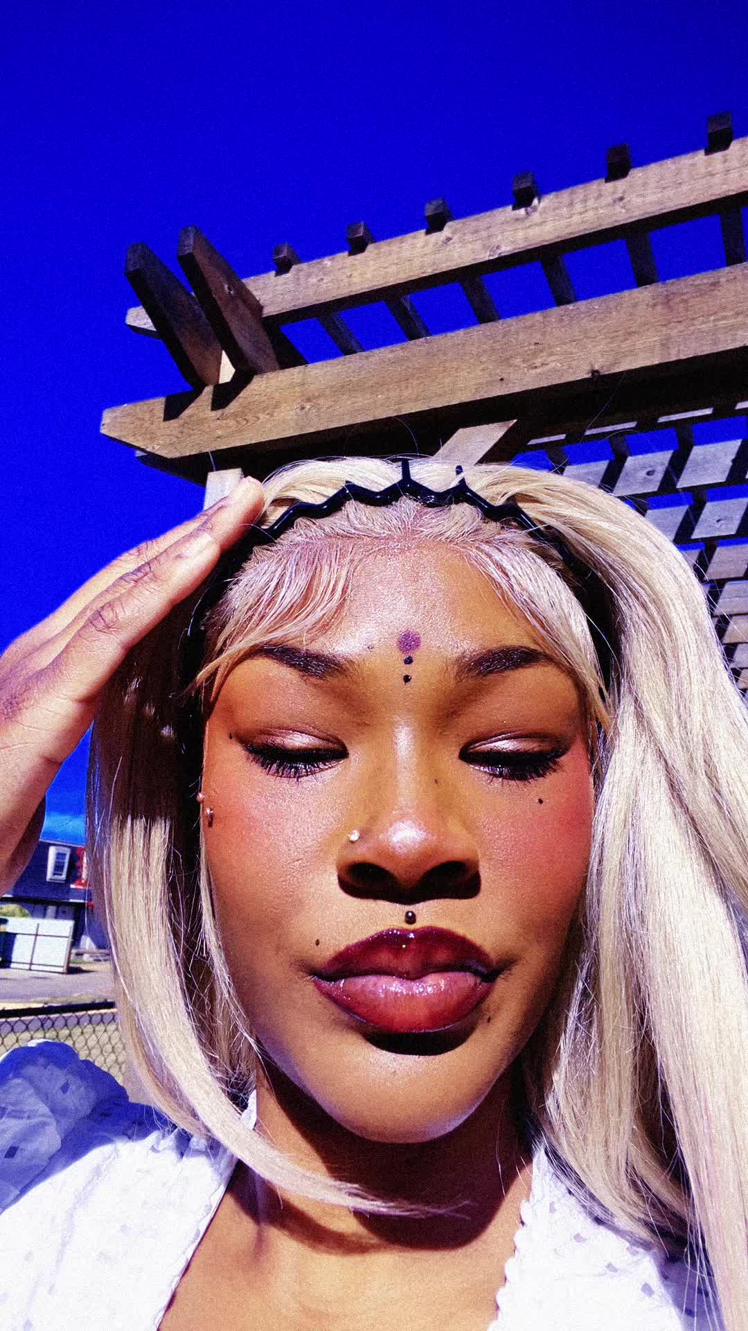 @zeebeax_