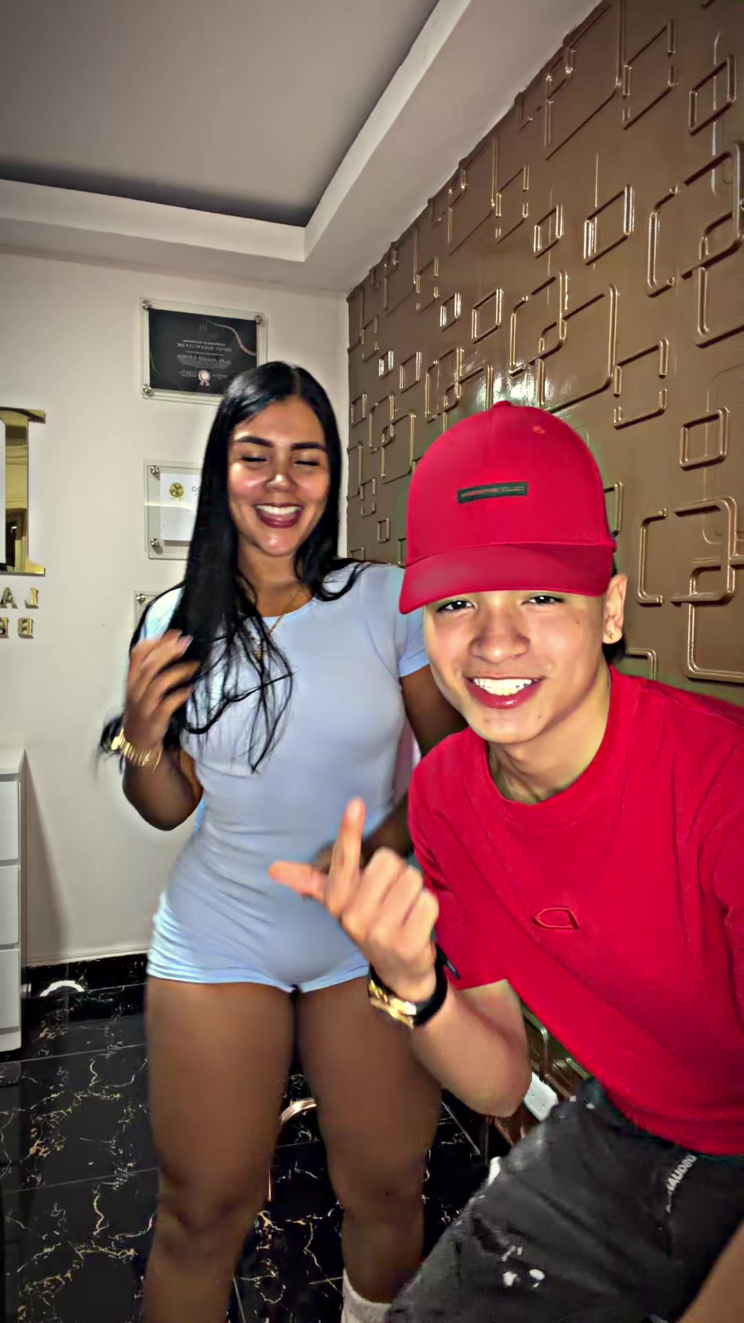 @Laura hurtado