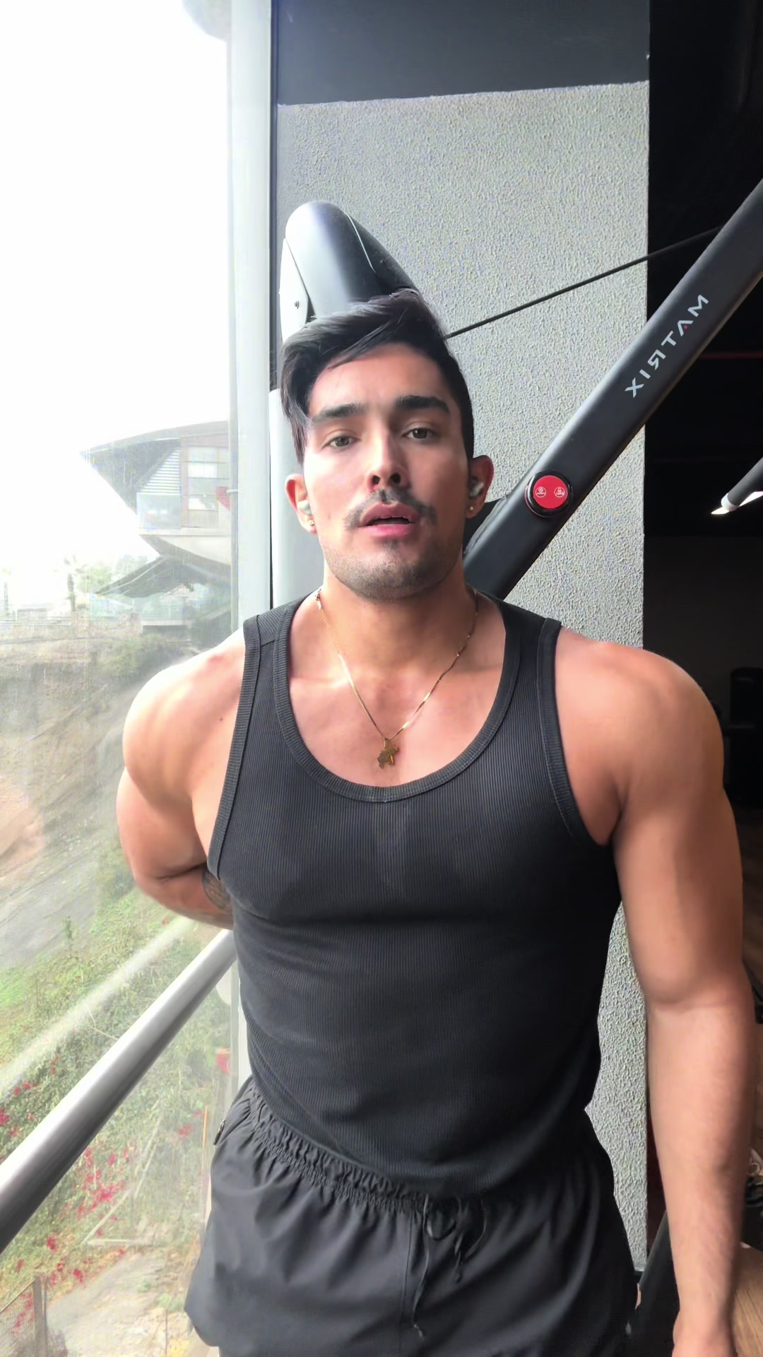 @Arturo Elías