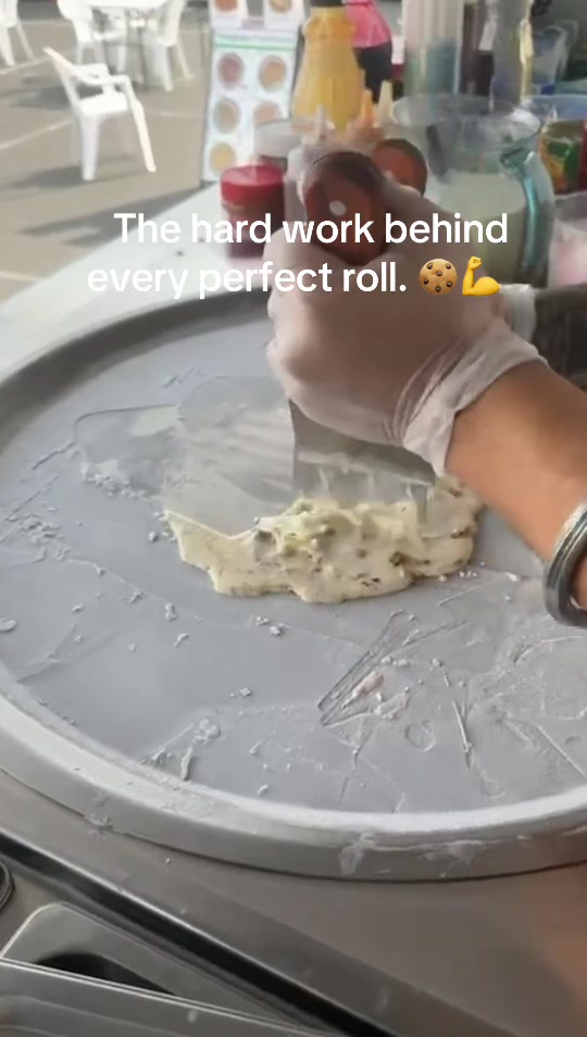 @Rock 'N' Roll Rolled Ice Cream